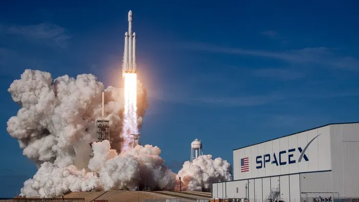 Falcon Heavy lançará em 2023 o mais pesado satélite geoestacionário comercial - 1