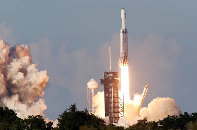 Falcon Heavy lançará em 2023 o mais pesado satélite geoestacionário comercial - 2