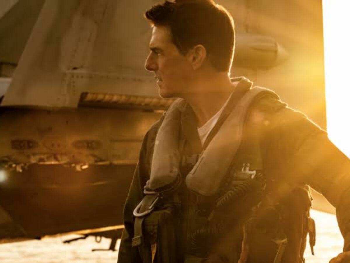 Tom Cruise chega de helicóptero na estreia de Top Gun 2; veja o vídeo - 1