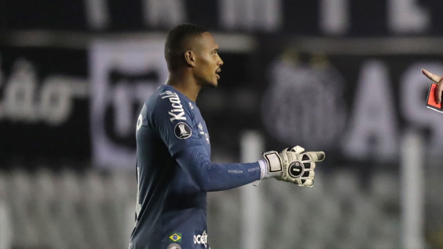 Em nota oficial, Santos revela ter recusado proposta de rival da Série A por goleiro John - 1