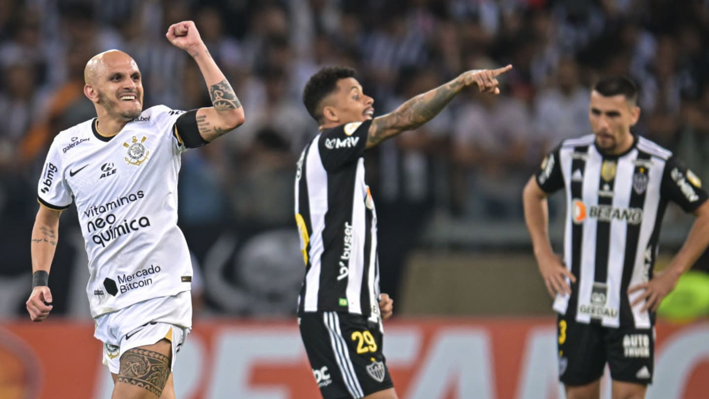 Fábio Santos celebra 'noite mágica' e exalta elenco do Corinthians: