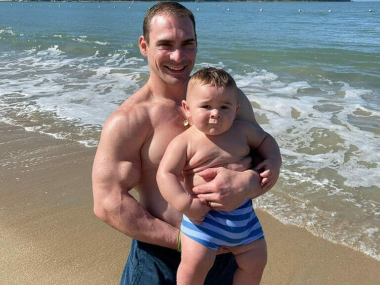 Ginasta Arthur Zanetti encanta web com filho de um ano se “exercitando” - 1