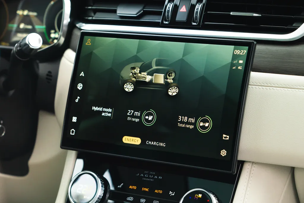 Jaguar F-Pace 2023 chega ao Brasil com versões híbridas plug-in e leve - 3