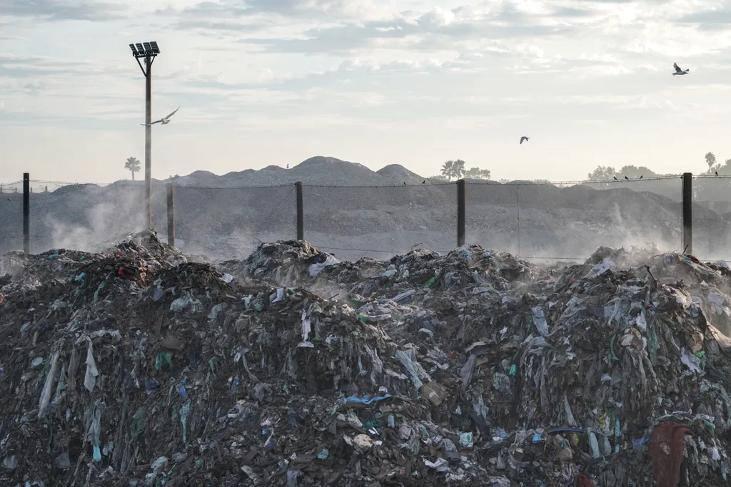 Todo o lixo que produzimos e não pode ser reaproveitado acaba em aterros sanitários (Imagem: Katie Rodriguez/Unsplash)