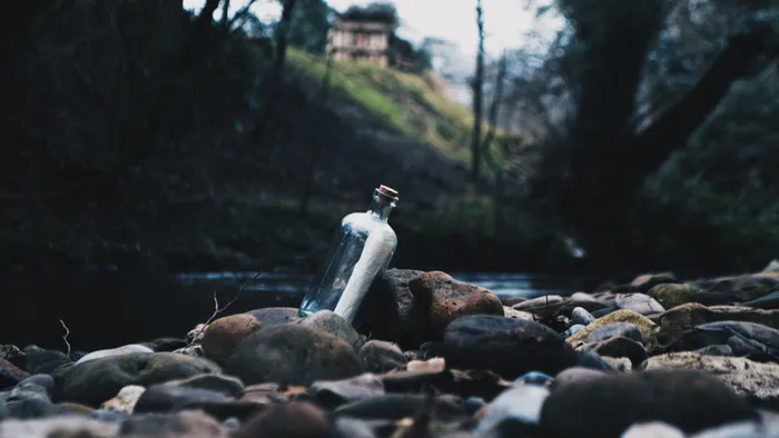 Mensagem em garrafa de uísque de 135 anos atrás é encontrada na Escócia - 1