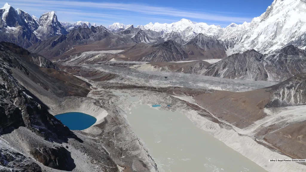 A maioria dos lagos é formado, artificialmente, por humanos, mas o restante vem de geleiras e do permafrost (Imagem: Planetary Science Institute/Jeffrey S. Kargel)