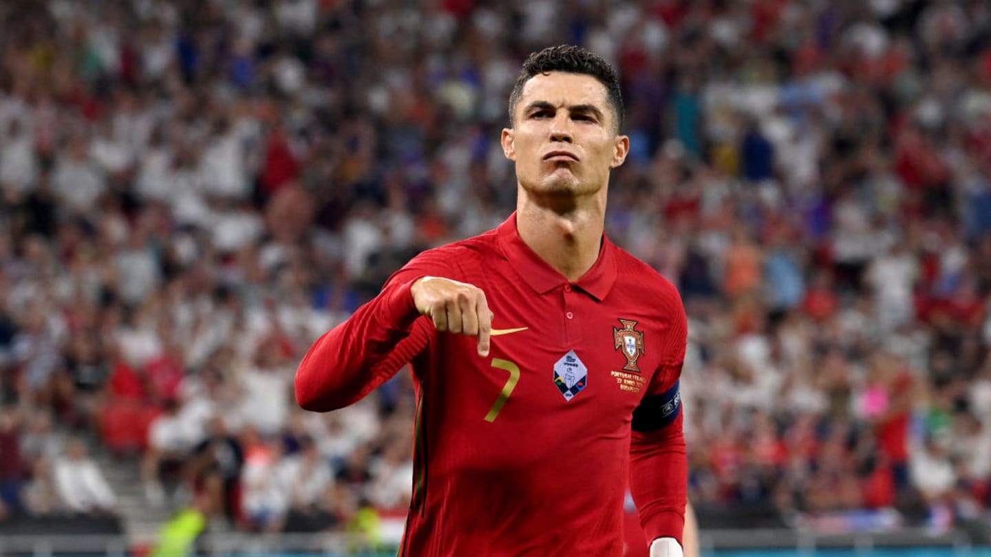 Cristiano Ronaldo aceita proposta e será jogador do Al-Nassr em janeiro, crava jornal - 1