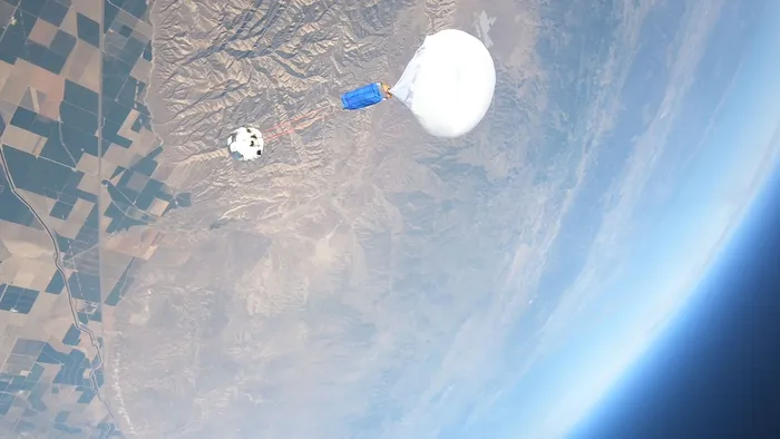 NASA apoia empresa que quer trazer lixo espacial à Terra usando paraquedas - 1