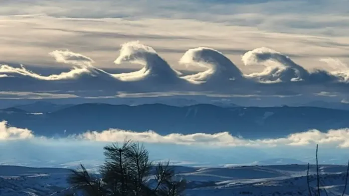 Nuvens com formato de ondas surgem no céu dos EUA e impressionam - 1