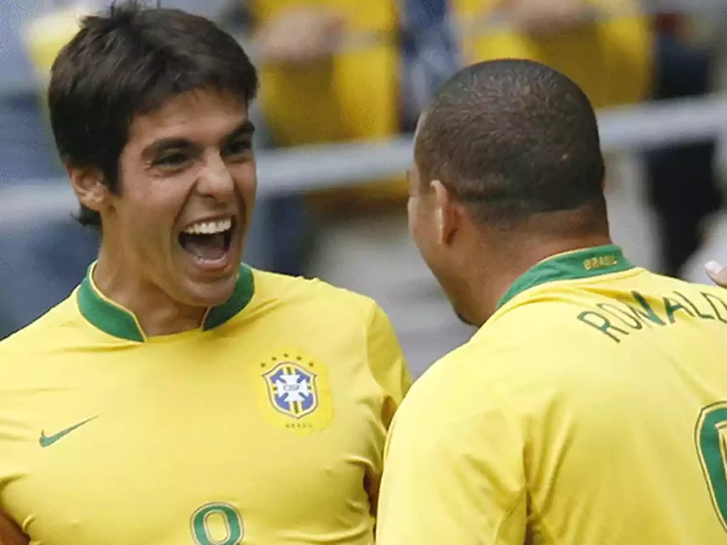 “Só um mais um gordo andando pela rua”, afirma Kaká sobre Ronaldo Fenômeno - 2