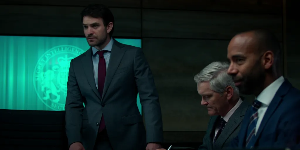 Traição | Charlie Cox é chefe do MI6 em minissérie de suspense da Netflix - 2