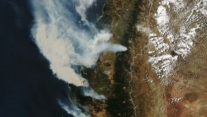 Fumaça de incêndios florestais no Chile é fotografada por satélites - 1