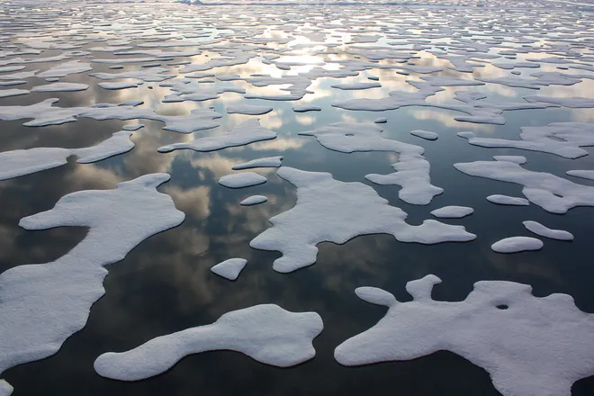 O gelo marinho do Ártico sofreu bruscas reduções nas últimas décadas, o que prejudica sua capacidade de ajudar a resfriar o planeta (Imagem: NASA Goddard Photo and Video/CC BY 2.0)