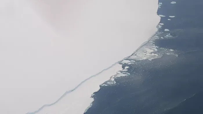 Movimento de icebergs gigantes pode afetar vida marinha e rotas de navios - 1