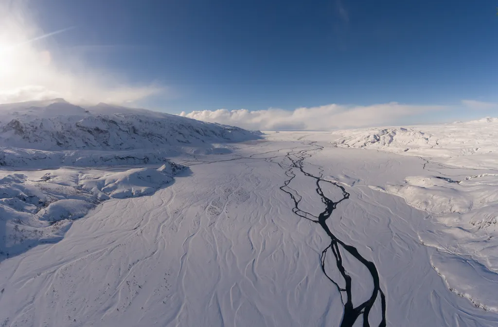 Pontos de inflexão ocorrem quando as mudanças climáticas já não podem ser mais revertidas, como o derretimento do gelo polar excessivo, que já pode estar acontecendo no Ártico (Imagem: Jonatan Pie/Unsplash)