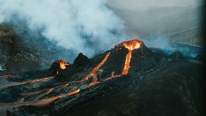 Por que tampar um vulcão com concreto não evitaria erupções? - 1