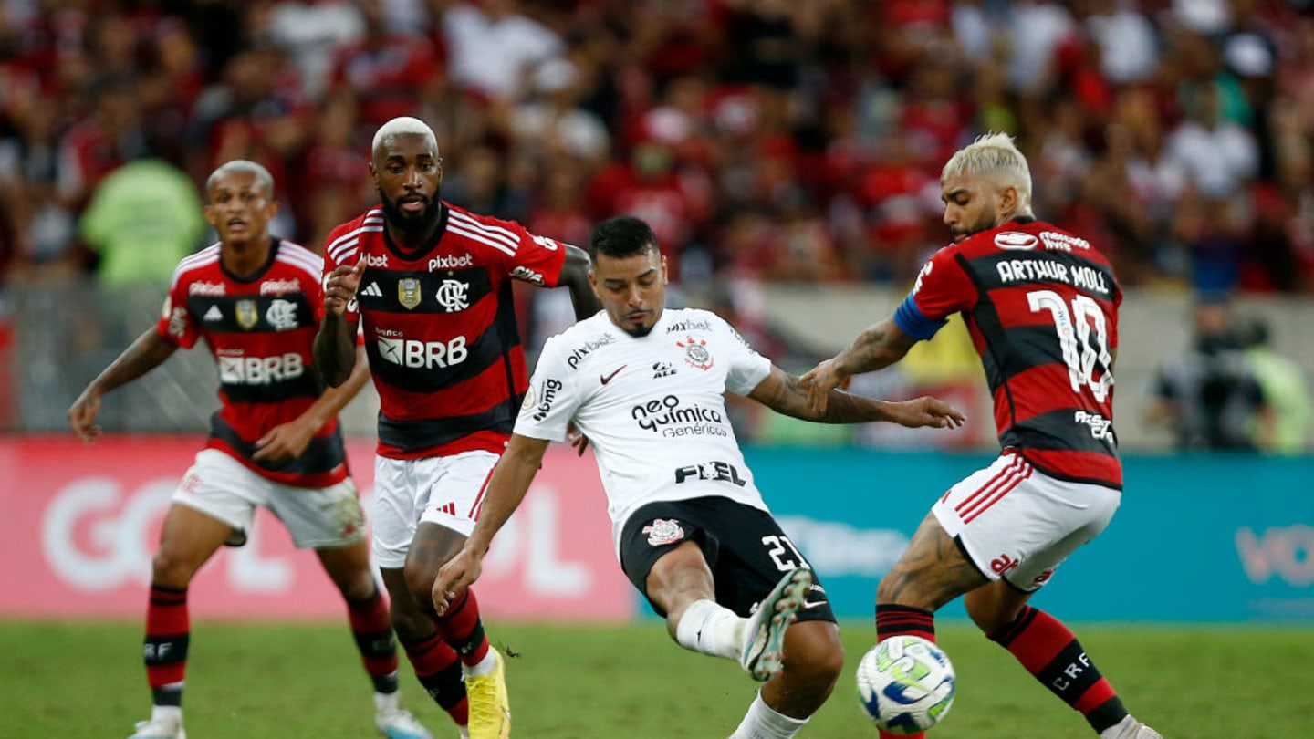 Flamengo segura pressão do Corinthians e vence com gol nos acréscimos; Timão segue no Z-4 - 1