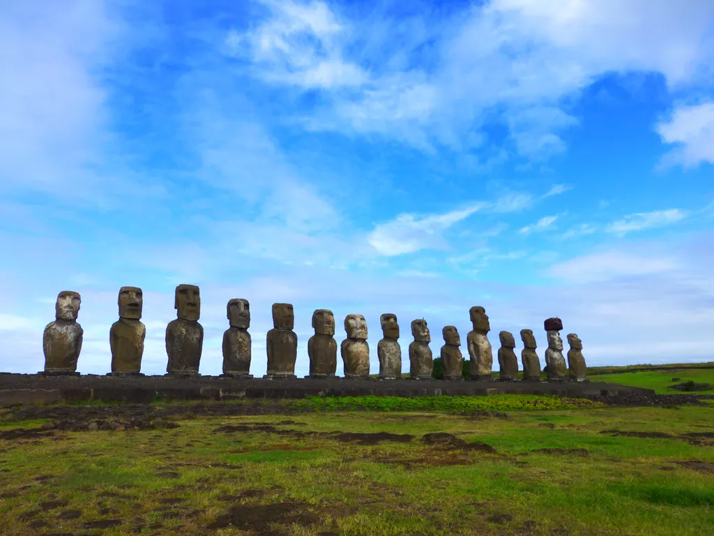 O ecossistema da Ilha de Páscoa foi um dos locais estudados pelos cientistas para representar o restante do globo (Imagem: Unsplash/Emerson Moretto)