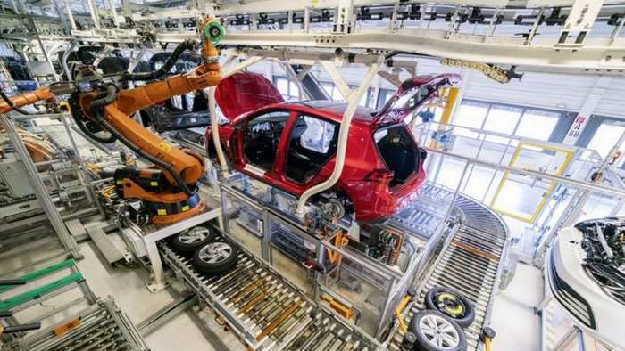 Volkswagen | Baixa demanda causa grande demissão em fábrica de carros elétricos - 1