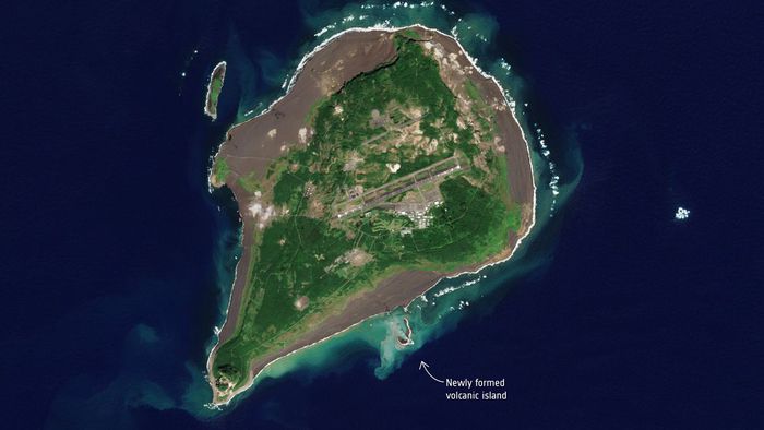 Imagens de satélite mostram ilha vulcânica crescendo no Japão - 1