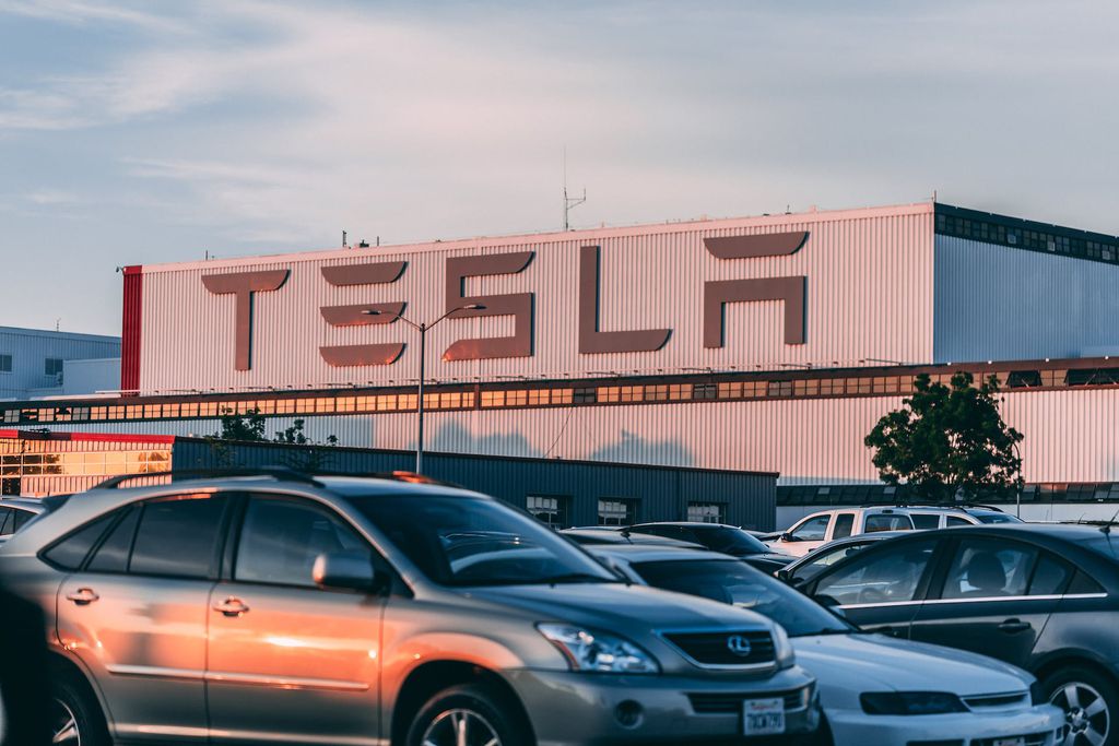 Robô ataca e fere engenheiro em fábrica da Tesla nos EUA - 2