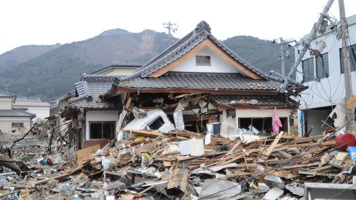Terremotos no Japão deixam 73 mortos e continuam ao longo da semana - 1