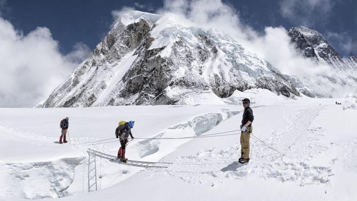 Alpinistas fazem incrível filmagem do topo do Monte Everest em 360º - 1