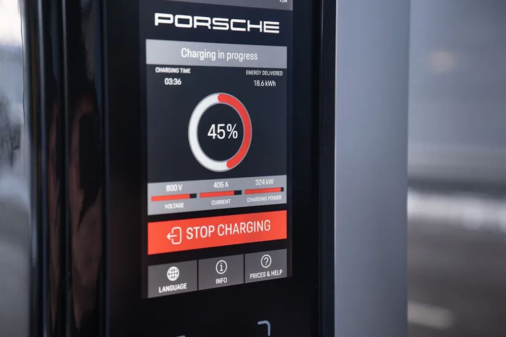 Porsche Taycan 2025 ganha potência, autonomia e velocidade de recarga - 5