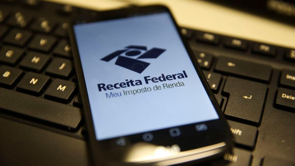 Inclusão de dependentes no da declaração do IRPF 2024 ajuda a deduzir despesas (Imagem: Marcello Casal Jr/Agência Brasil)