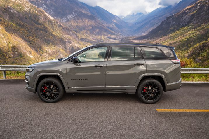 Jeep Commander Blackhawk 2025 (Lançamento)