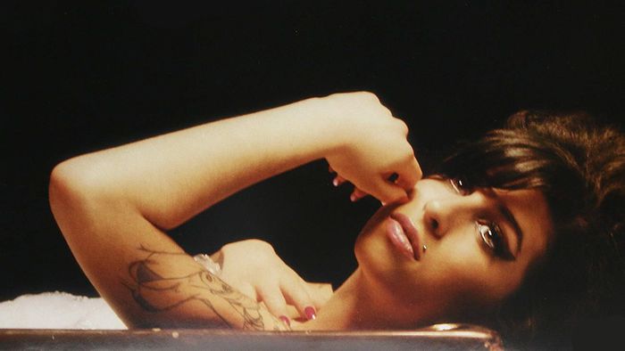 Back to Black | Relembre a trágica história de Amy Winehouse que vai virar filme - 1