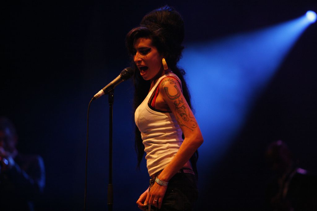Back to Black | Relembre a trágica história de Amy Winehouse que vai virar filme - 3