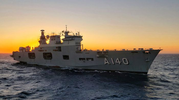 NAM Atlântico | Conheça o navio de guerra gigantesco enviado ao RS - 1