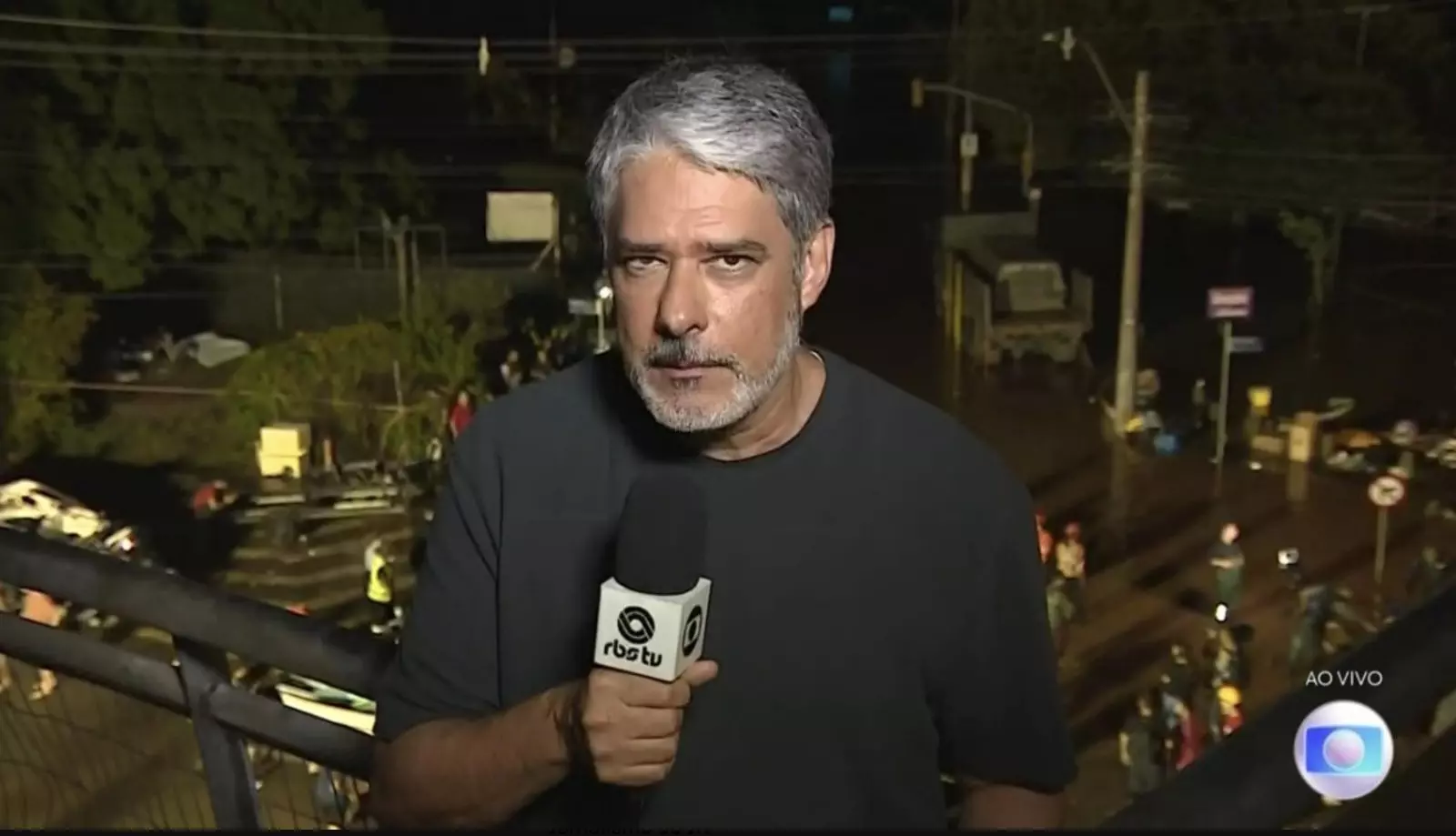 William Bonner quebra protocolo da TV Globo ao usar camisa durante o Jornal Nacional - 1