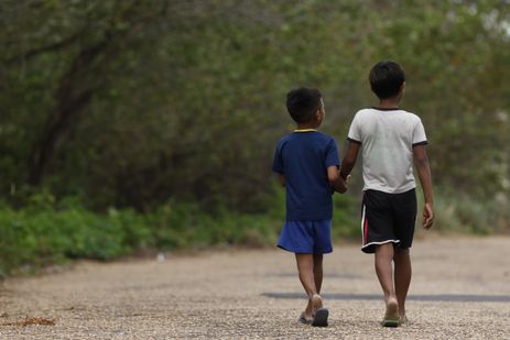 Yanomamis convivem nos arredores da Casa de Saúde do Índio, onde está instalado Hospital de Campanha da FAB, que presta atendimento aos indígenas trazidos em situação de emergência para Boa Vista.