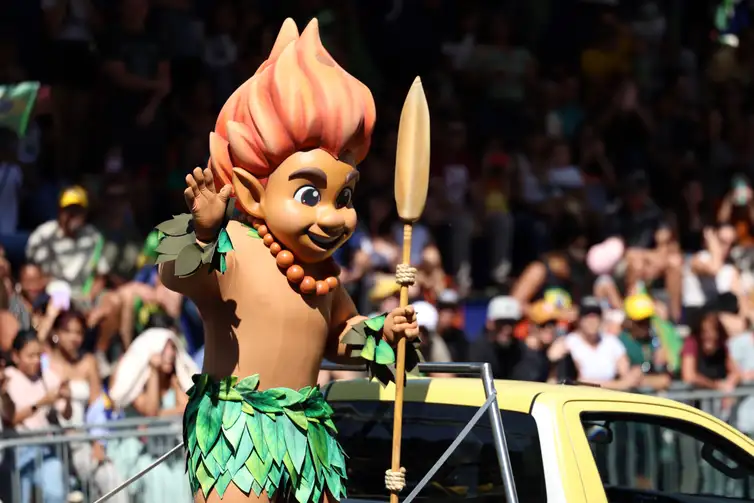 Brasília (DF), 07/09/2025 - Mascote da COP30 participa de desfile do Dia da Independência. Foto: José Cruz/Agência Brasil