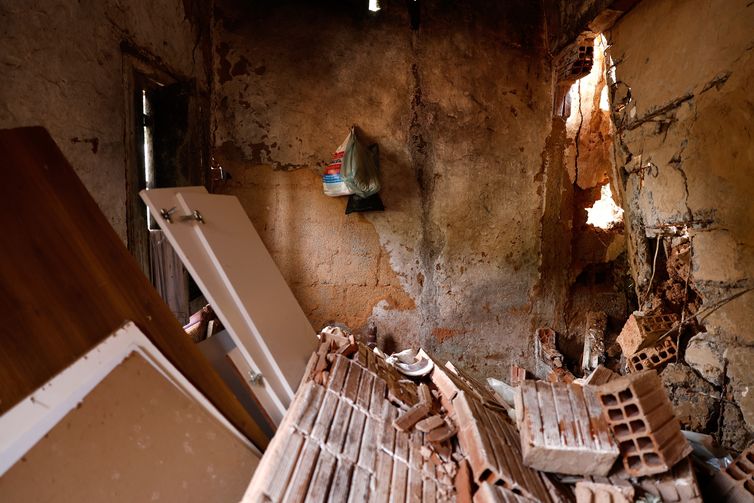 Juiz de Fora (MG), 19/03/2026 - Casa de Gilvan Leal Luzia, 55 anos, no bairro Três Moinhos, uma das regiões mais afetadas pelas chuvas. Um mês depois dos deslizamentos e alagamentos que causaram a morte de mais de 70 pessoas em Juiz de Fora, além de deixar milhares de pessoas desabrigadas.   Foto: Tânia Rêgo/Agência Brasil