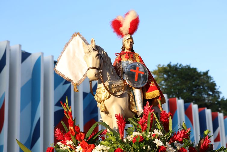 Rio de Janeiro, 23/04/2026 - Toque da alvorada e missa solene em honra a São Jorge, padroeiro do Estado do Rio de Janeiro, em frente ao Santuário de São Jorge e São Gonçalo Garcia no centro. Foto: Rovena Rosa/Agência Brasil