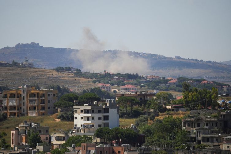 Reuters/Stringer/Proibida reprodução Fumaça após ataque israelense em Nabatieh, no Líbano
15 de junho de 2026 REUTERS/Stringer
