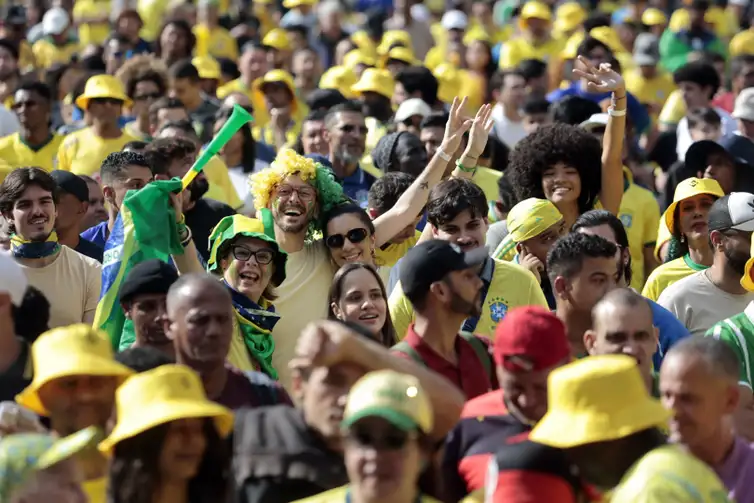 Paulo Pinto/Agência Brasil São Paulo (SP), 29/06/2026 - Torcedores assistem jogo na Fan Fest da Copa no Vale do Anhangabaú em São Paulo, para o jogo Brasil x Japão. Foto: Paulo Pinto/Agencia Brasil