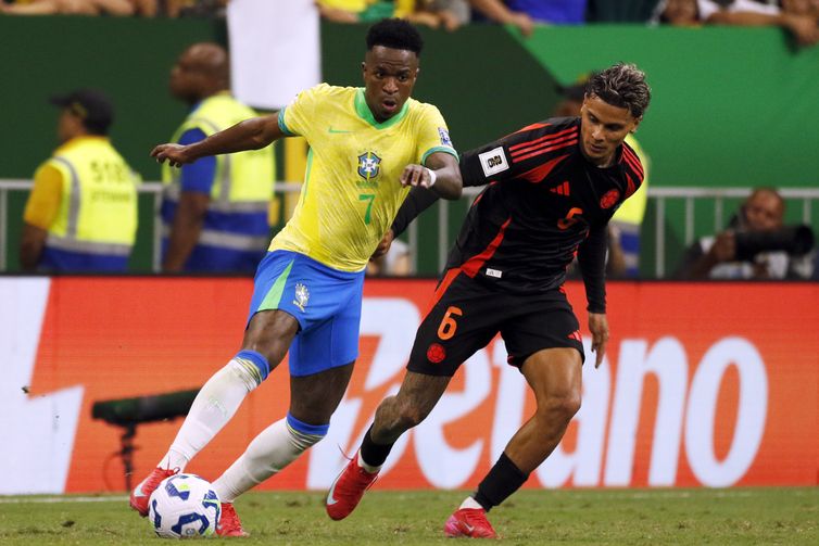 Bruno Peres/Agência Brasil Brasília (DF), 20/03/2025 - Jogador Vini Jr durante lance de jogo de futebol entre Brasil e Colômbia válido pelas Eliminatórias da Copa do Mundo. Foto: Bruno Peres/Agência Brasil