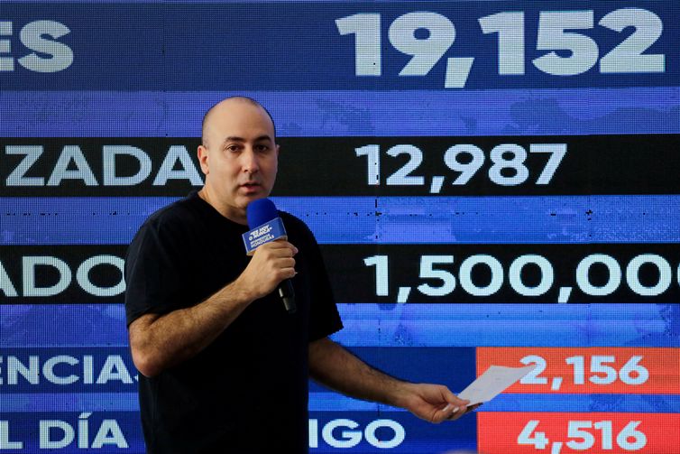 Reuters/Leonel Estrada/Arquivo/Proibida reprodução Luis Fernando Cerimedo, advisor of Presidential candidate Nasry Asfura of the National Party of Honduras, speaks during a press conference following the latest tally of the presidential election results, as vote-counting continues, in Tegucigalpa, Honduras December 3, 2025. REUTERS/Leonel Estrada REFILE - CORRECTING INFORMATION FROM
